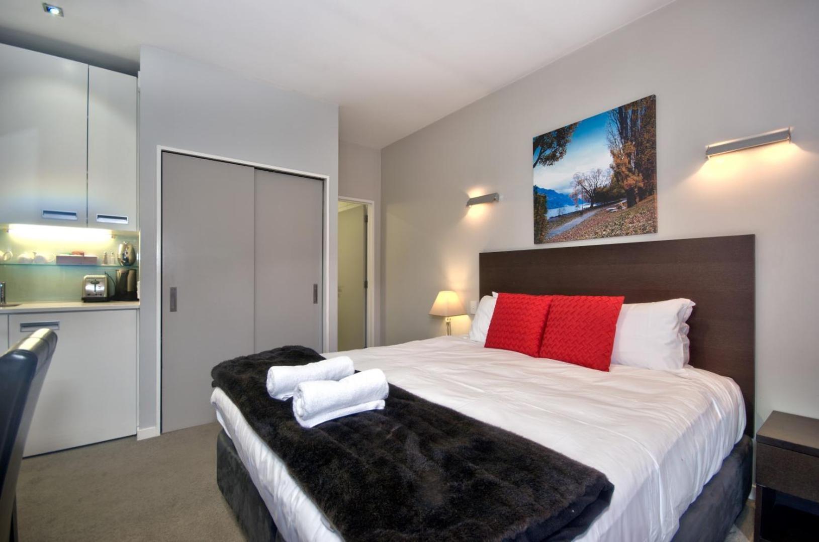 Pure Retreat Lake Views Queenstown Exterior photo
