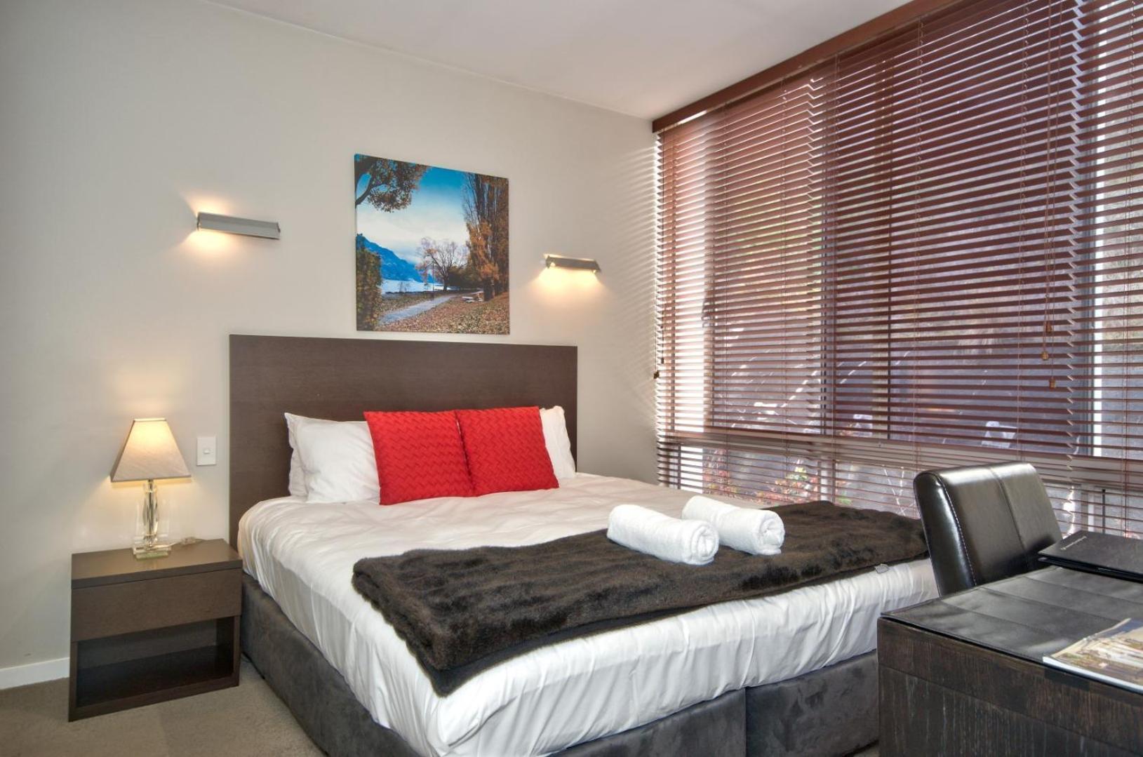 Pure Retreat Lake Views Queenstown Exterior photo
