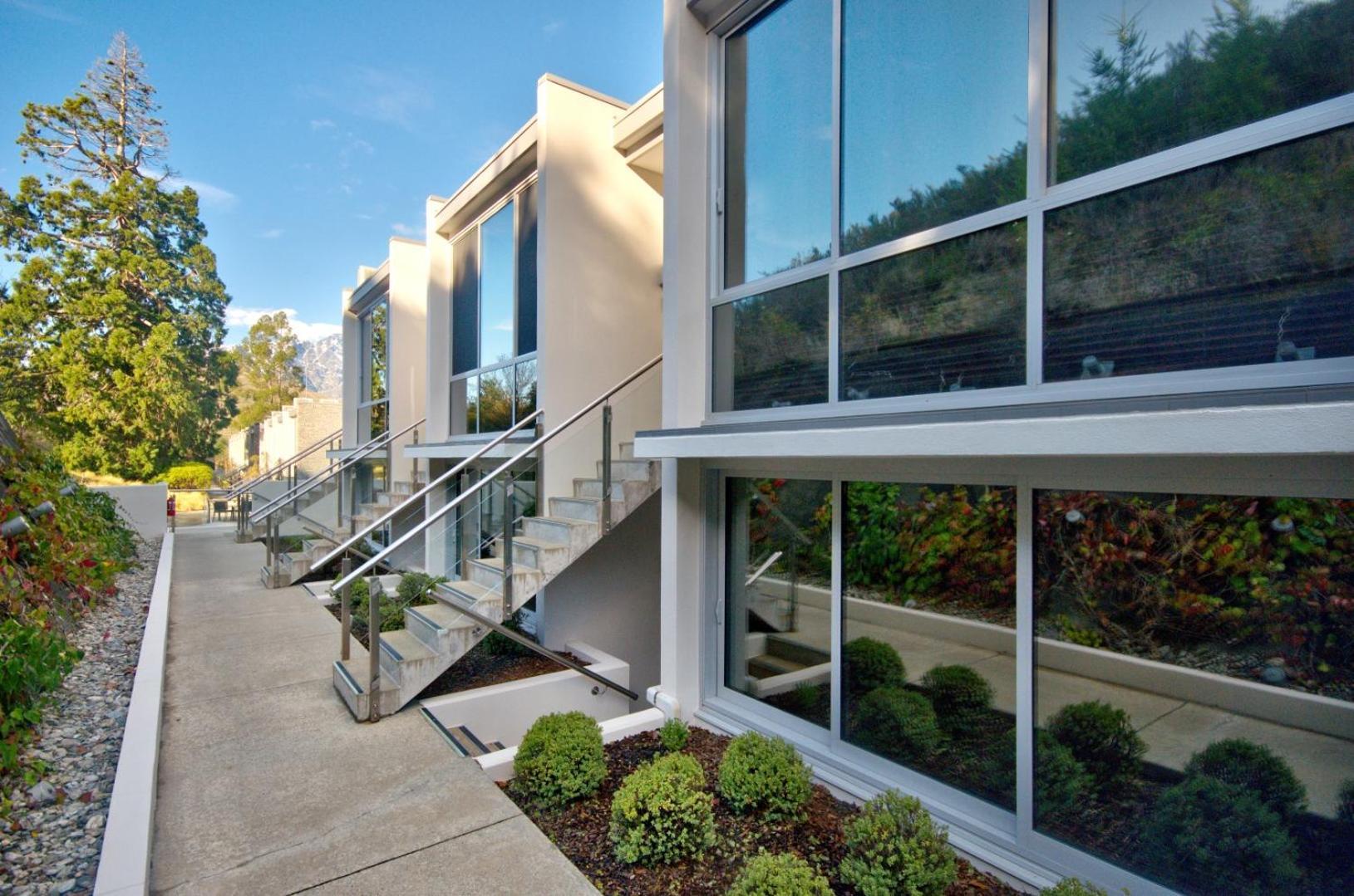 Pure Retreat Lake Views Queenstown Exterior photo